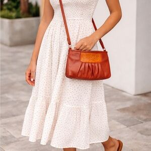 Chic Tan Leather Crossbody Bag